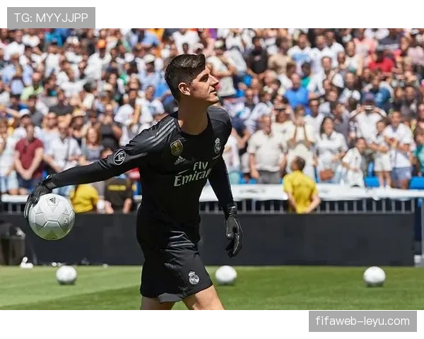 库尔图瓦荣膺FIFA最佳门将,卓越守门能力与稳定表现获全球认可