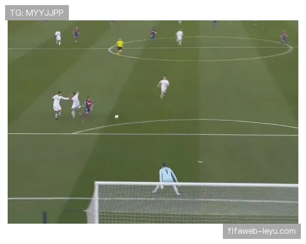 库尔图瓦:禁区统治与高球处理构筑的防守安全堡垒 库尔图瓦:禁区统治与高球处理构筑的防守安全堡垒