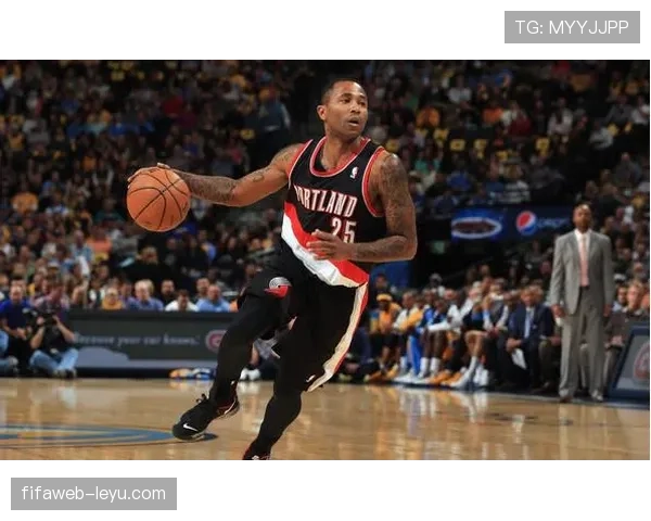 莫·威廉姆斯利用无球跑动拉开空间，三分命中率显著提升