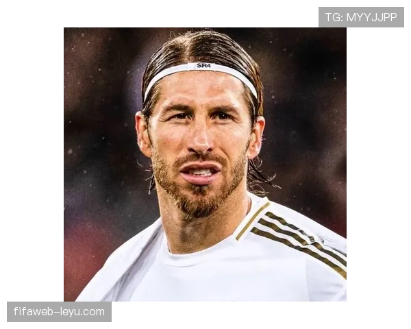 拉莫斯开着超跑送小孩上学，旁边家长推着破推车看傻了