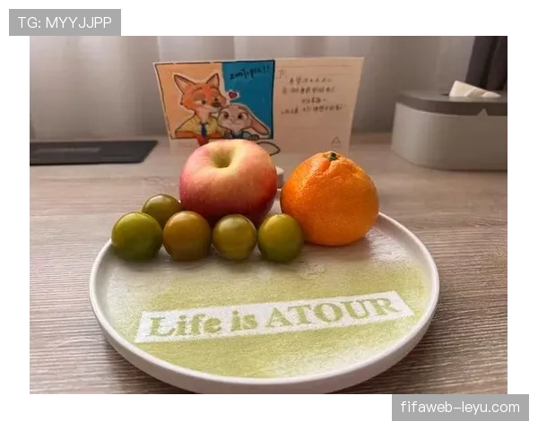 王昶训练完直接瘫在场边啃冰棒，这松弛感是真实存在的？